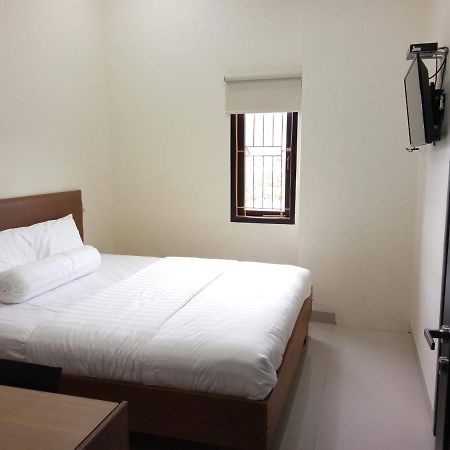 Clean & Comfort Homestay Ambon Luaran gambar
